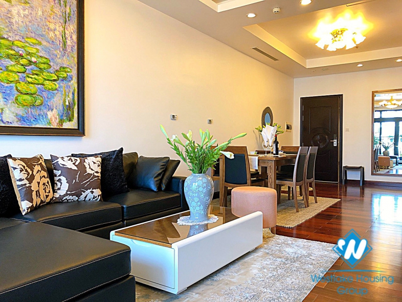 Beautiful bright 3-bedroom apartment in Royal City